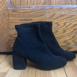 Black quilted stretch bootie